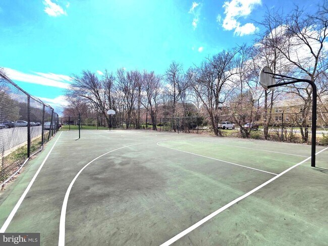 Building Photo - 6620 Boulevard View