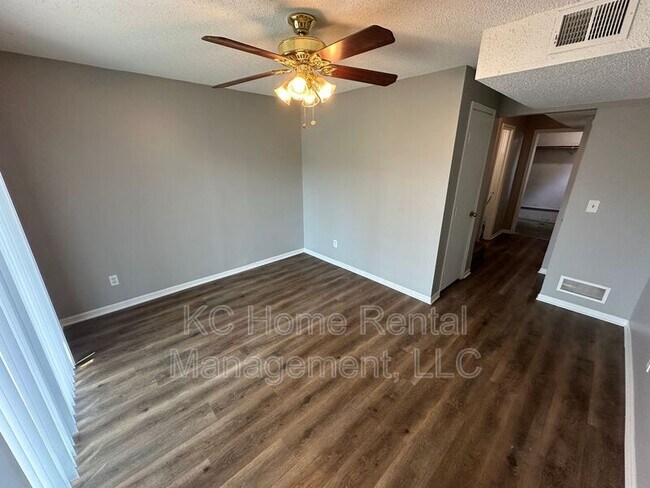 Building Photo - 433 Lee Dr