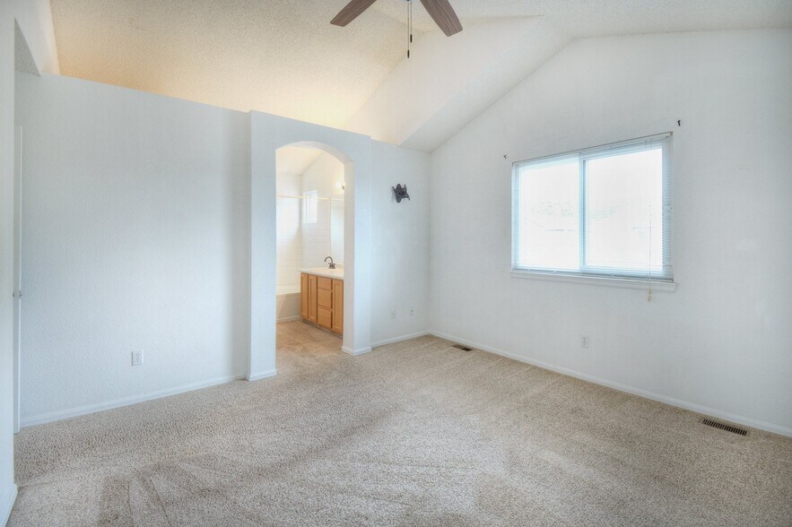 Building Photo - 2024 Hibbard Ln