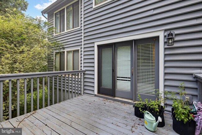 Building Photo - 6103 Triangle Dr