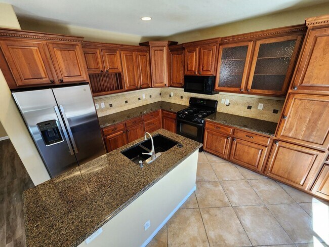 Building Photo - Stunning 4 Bed 3 Bath 2 Story Home with Loft
