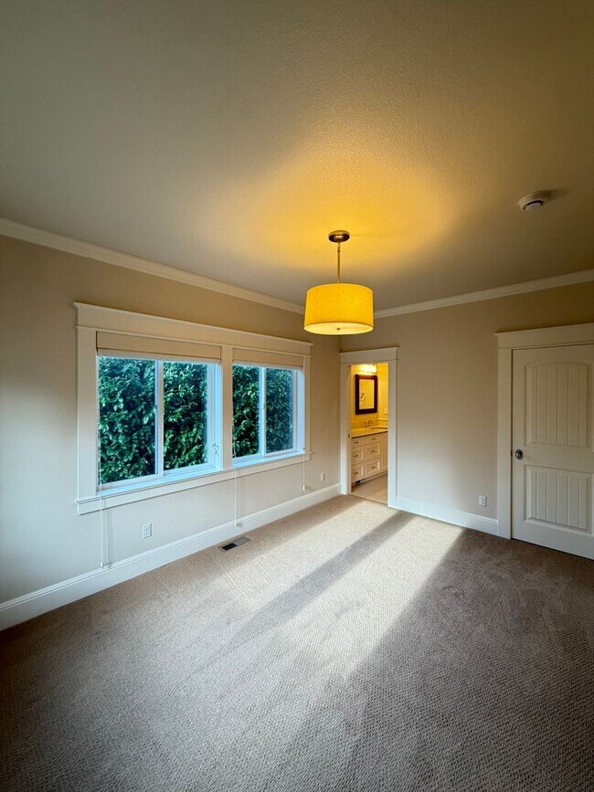 Building Photo - Gorgeous Custom Home In the Uplands Neighborhood. 4bd plus office. 2944sf.