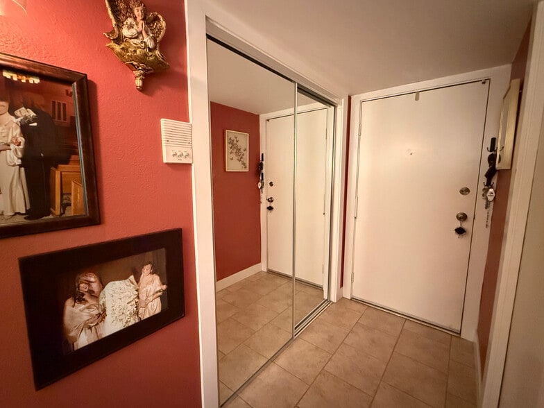 Building Photo - 4524 Tujunga Ave