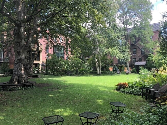 Building Photo - 623 Tremont St