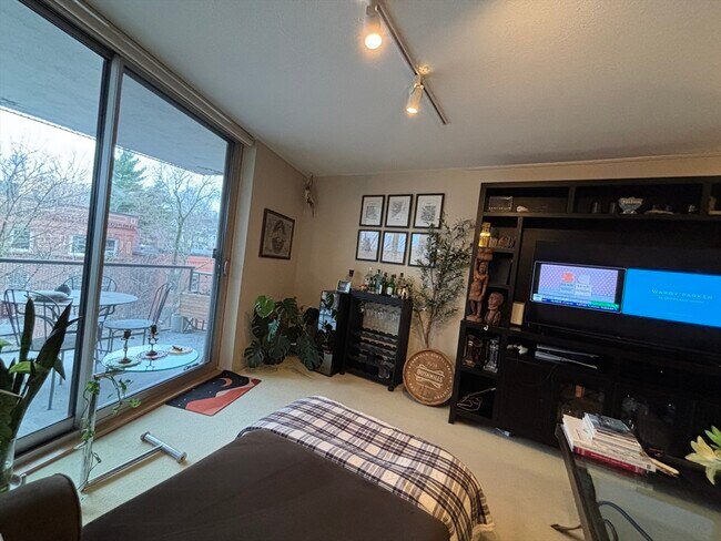 Building Photo - 19 Winchester St