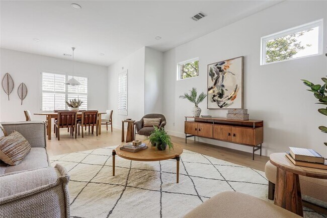 Building Photo - 1809 Pasadena Dr