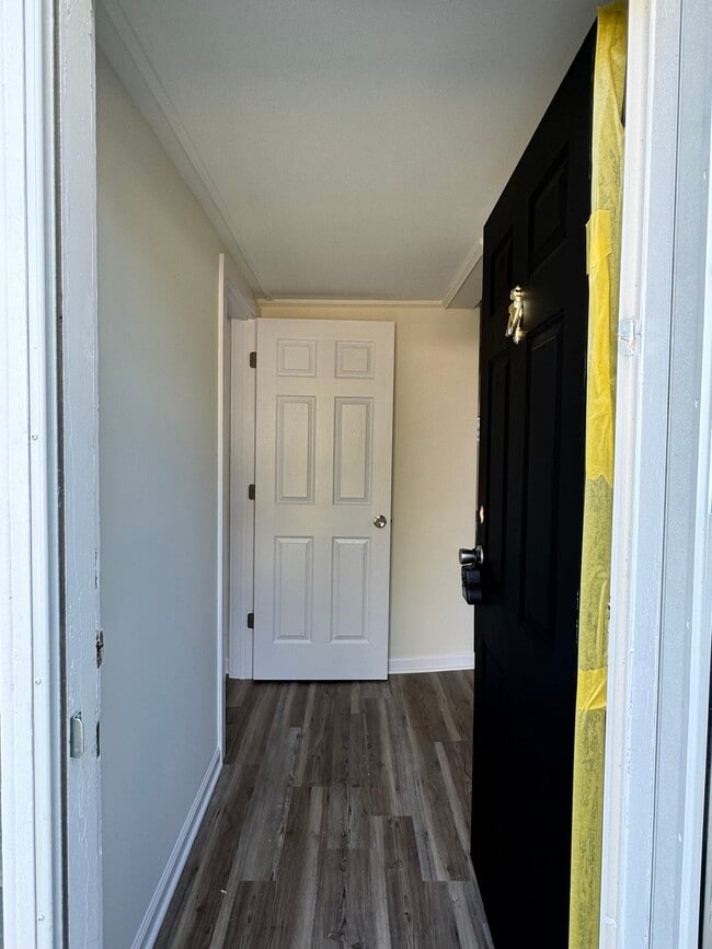 Building Photo - 220 Morton Rd