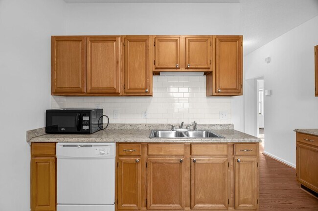 Building Photo - Cozy Home located in Greensboro