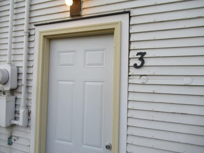 Building Photo - Cozy studio apartment conveniently located on South 6th Street #3