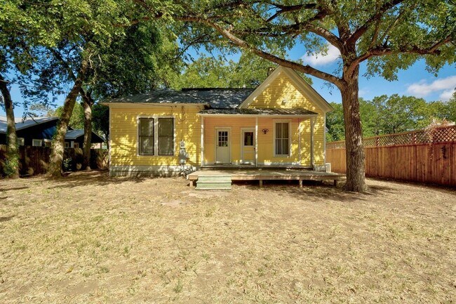 Building Photo - 304 Olive St
