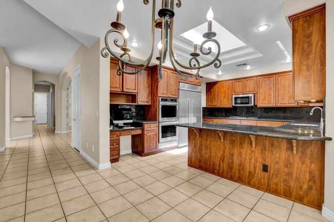 Building Photo - Single Story in Country Club Hills!