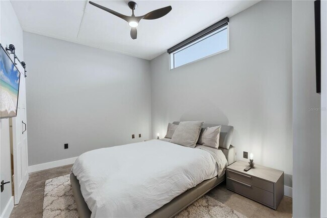 Building Photo - 525 E Jackson St