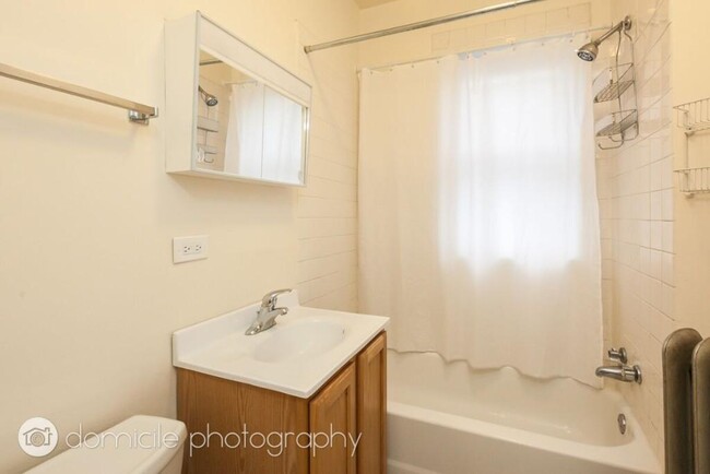 Building Photo - 1 bedroom in Chicago IL 60614