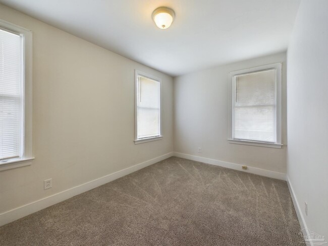 Building Photo - 509 Palomar Dr