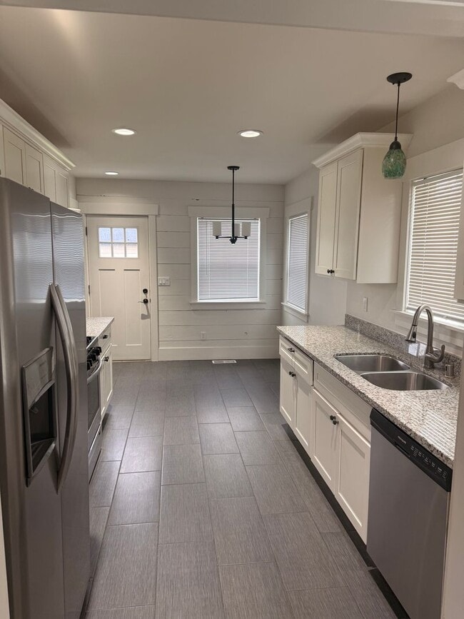 Building Photo - Updated 3-Bedroom Home with Fenced Yard – Tacoma