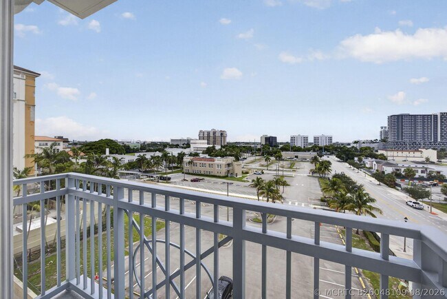 Building Photo - 403 S Sapodilla Ave
