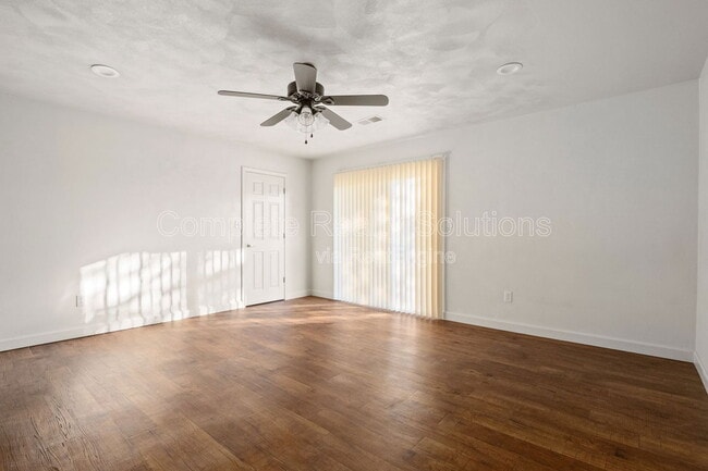 Building Photo - 716 Plankway Dr