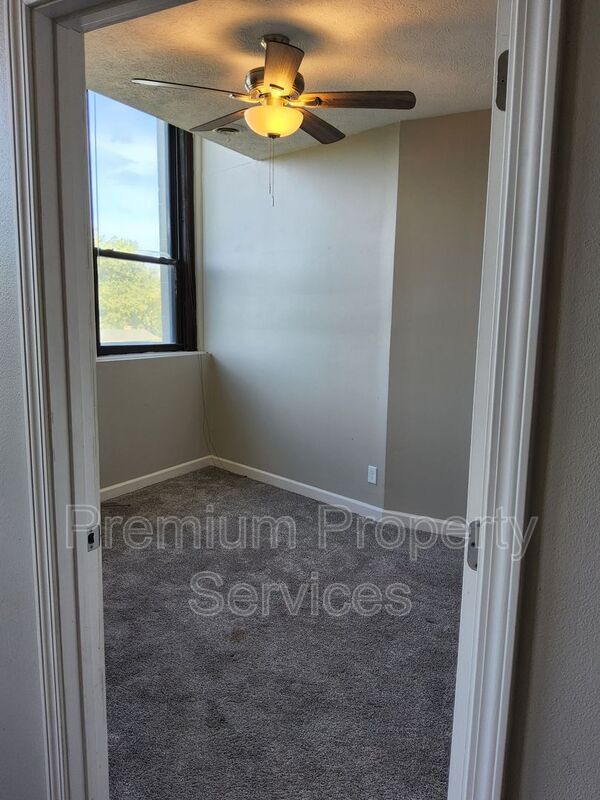 Building Photo - 2208 8th St