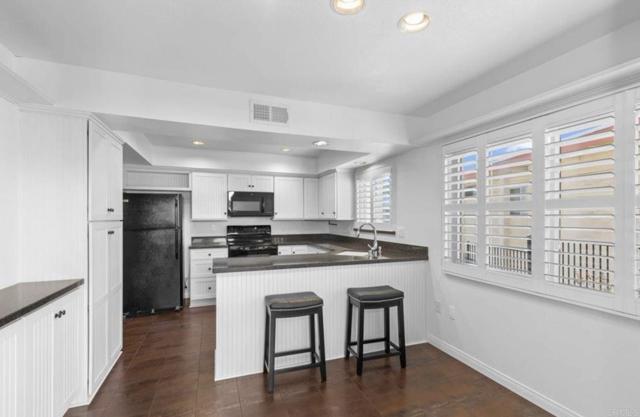 Building Photo - 6880 Hyde Park Dr