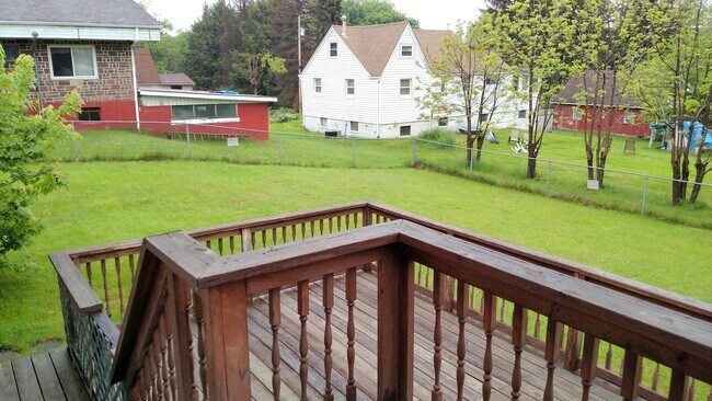Building Photo - Two Bedroom House in Jefferson Hills With Central Air And Detached One Car Garage - Fenced In Yard