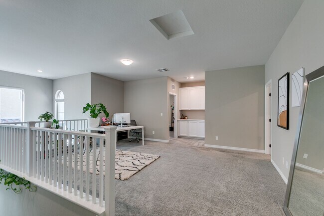 Building Photo - Gated, 4bed + loft with Bedroom and Full bathroom downstairs. Skye Canyon