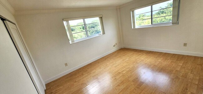 Building Photo - 650 Coral Wy