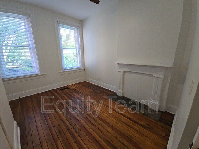 Building Photo - 322 Mulberry St