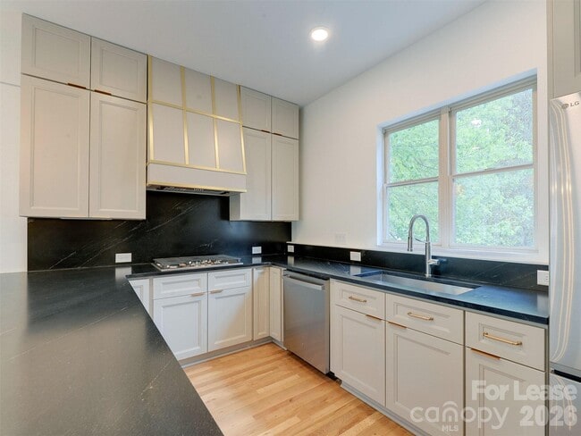 Building Photo - 1174 Park West Dr