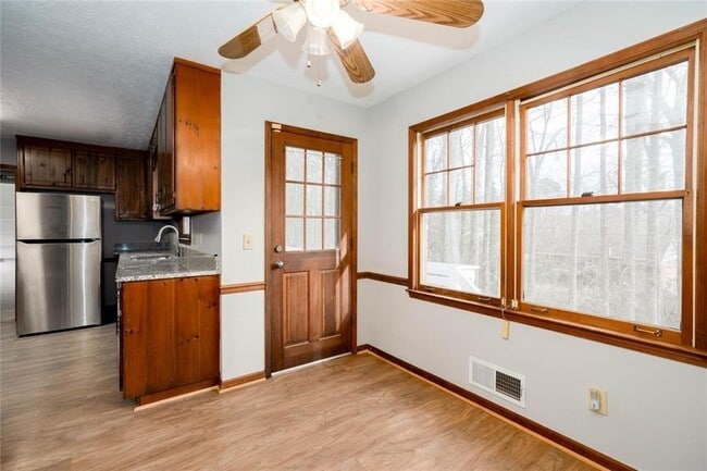 Building Photo - 1049 Seven Springs Cir NE