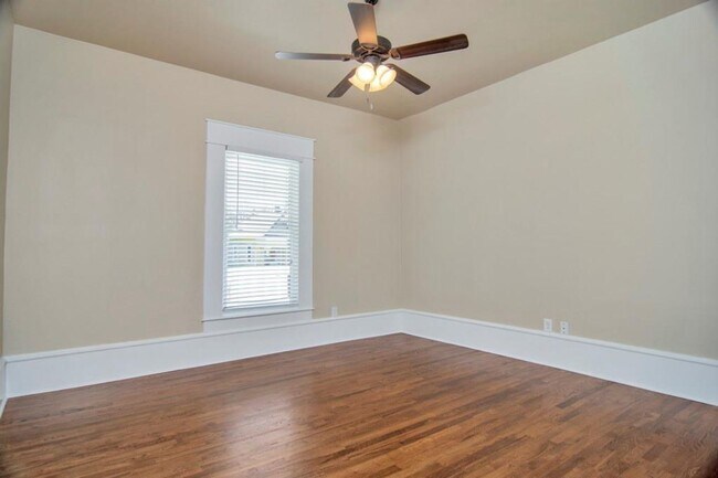 Building Photo - COMING IN APRIL! Darling Doll House is a must see!