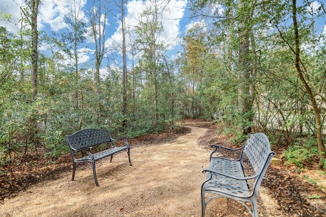 Building Photo - 8051 Bay Branch Dr