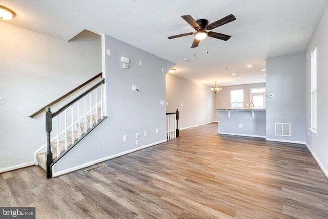 Building Photo - 613 Ravenwood Dr