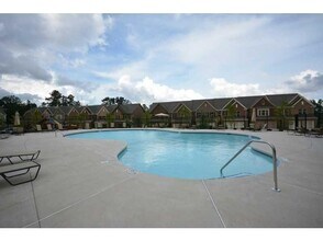 Building Photo - 2144 Greencrest Cir