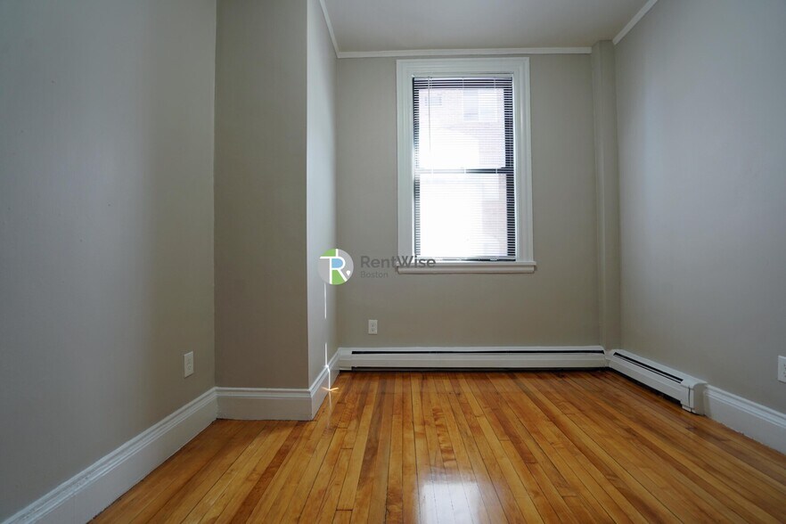 Building Photo - 72 Gardner St