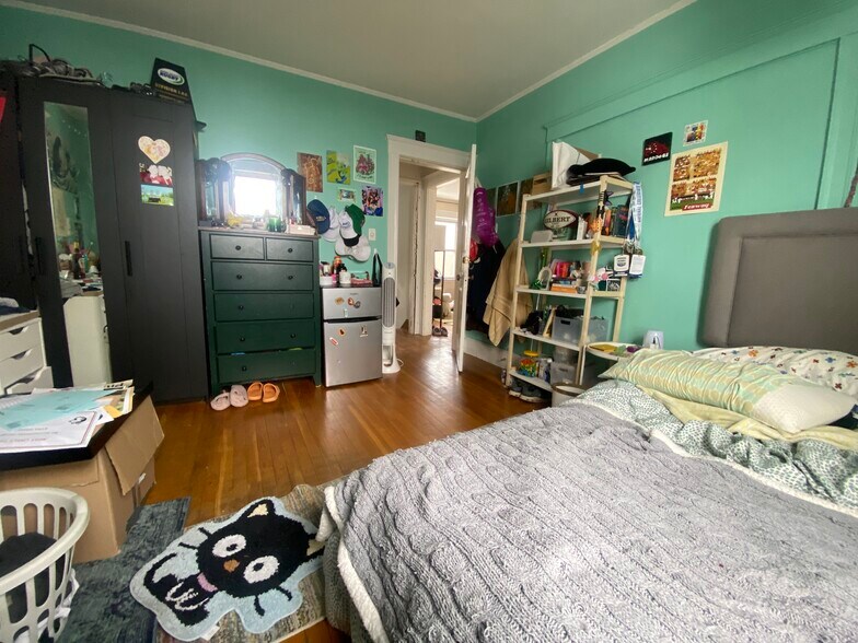 Building Photo - 14 Stockwell St