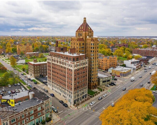 Building Photo - 8925 E Jefferson Ave
