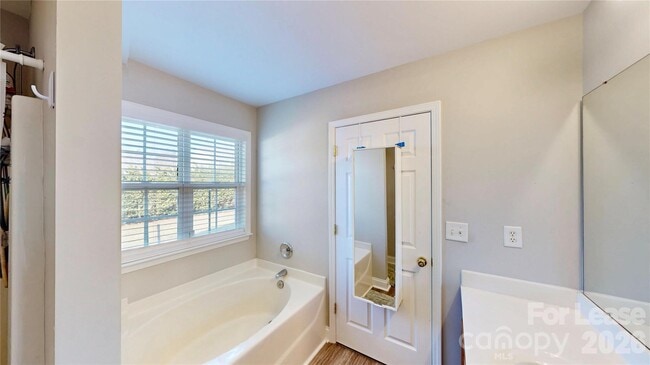 Building Photo - 447 Fawnbrook Ln