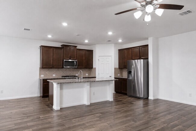 Building Photo - 31415 Whitcombe Summit Wy