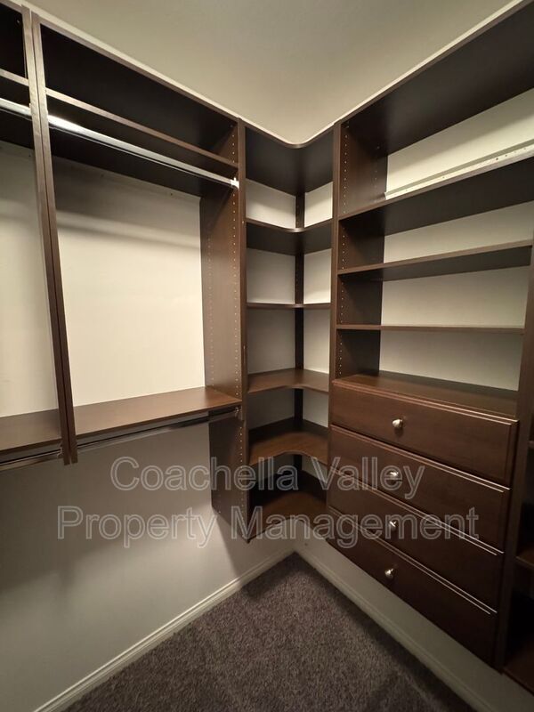 Building Photo - 74049 Kingston Ct W