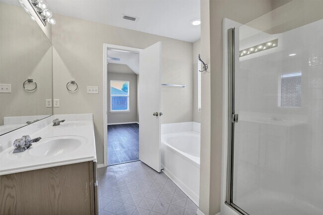 Building Photo - 9641 Olivia Dr