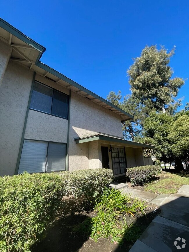 Building Photo - 4BD 2BA Townhouse located in Mira Mesa