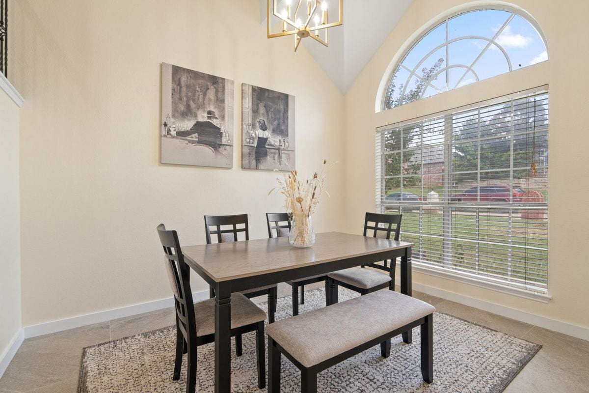 Building Photo - 1339 Barclay Dr