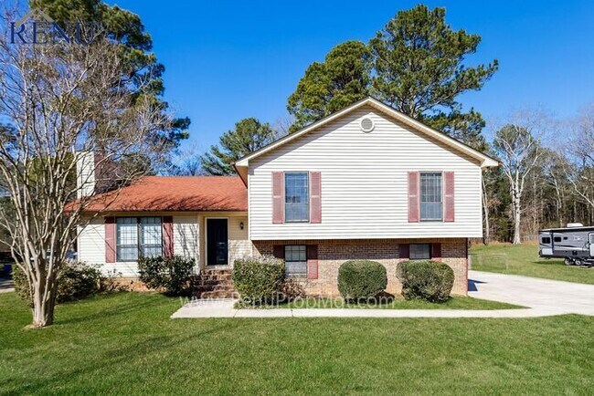 Building Photo - AVAILABLE NOW!!