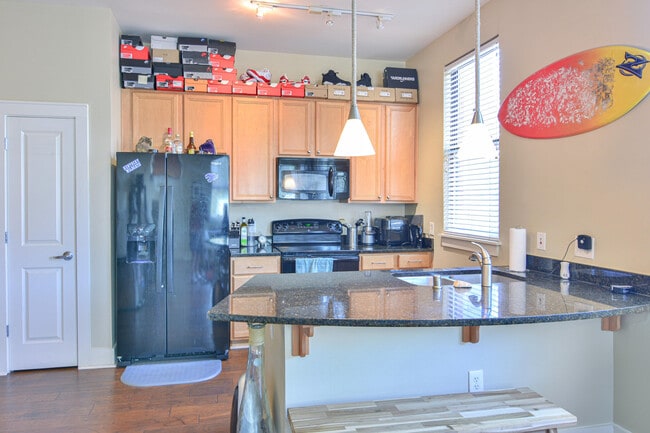 Building Photo - 650 S Mill St