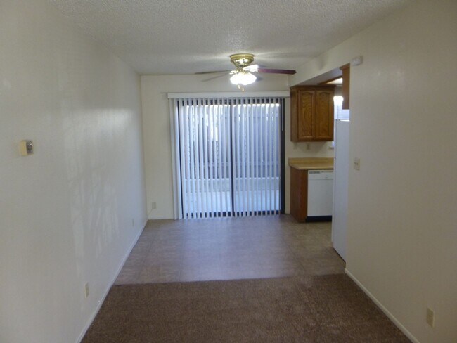 Building Photo - uni600