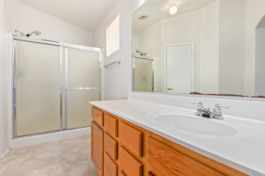 Building Photo - 3316 E Tierra Buena Ln