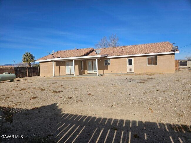 Building Photo - 10648 Peach Ave