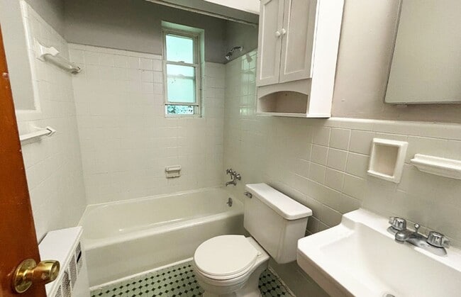 Interior Photo - Lowell 510