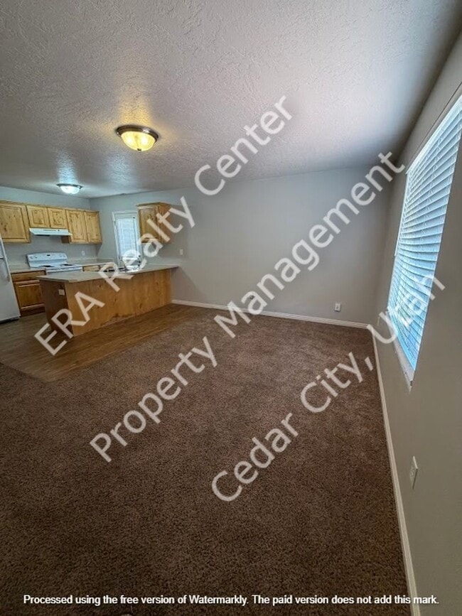 Building Photo - 3 bed 2 bath - Twin Home