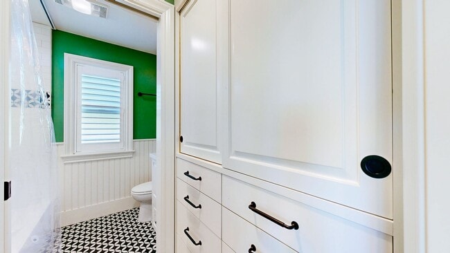 Building Photo - Country Charm Meets Vineyard Views! Two Bedroom Two bath with room to relax!